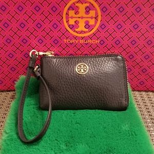 👛 Tory Burch Robinson Leather Wristlet 👛